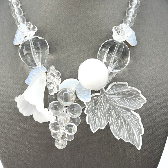Vintage Bigal French Lucite Grapes Leaves Angel's Trumpet Collar Necklace 15" - Picture 3 of 9
